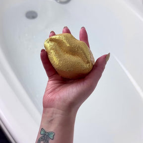 The Kiss - Bath Bomb